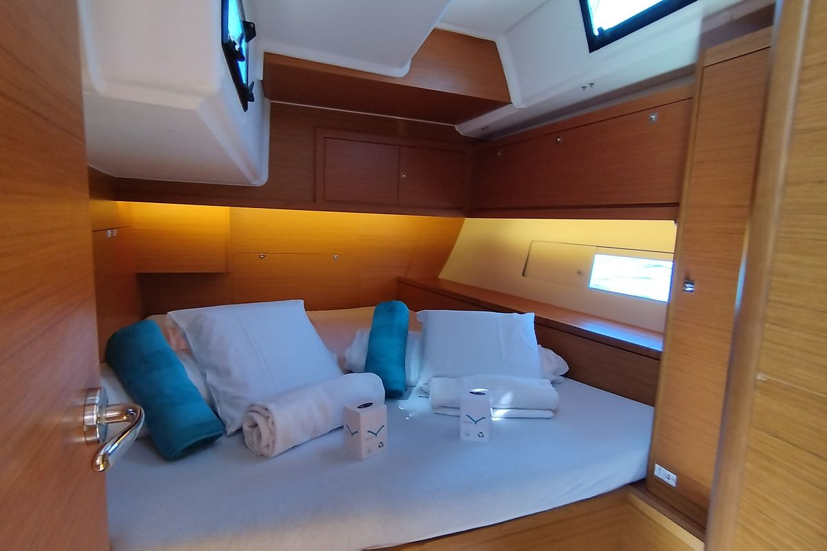 Cabin on Weasley, a Dufour 470 sailboat at Olbia, Italy