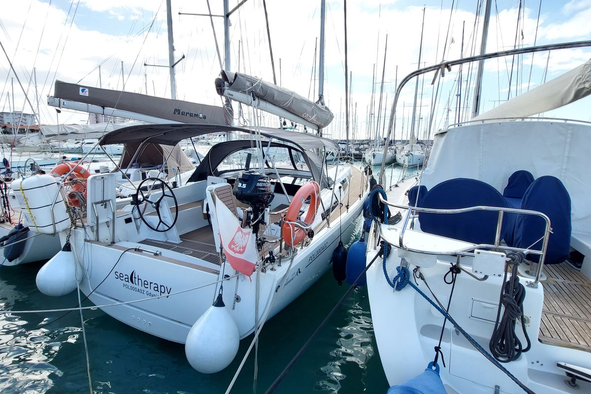 Exterior view of Seatherapy, a Hanse Yachts Hanse 418 sailboat at Rosignano Solvay, Italy