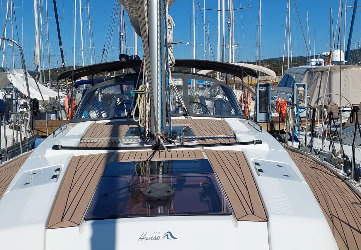 Salon of Seatherapy, a Hanse Yachts Hanse 418 sailboat at Rosignano Solvay, Italy