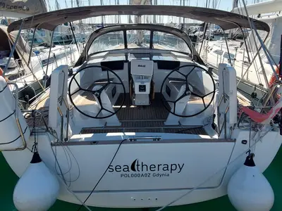 Cockpit of Seatherapy, a Hanse Yachts Hanse 418 sailboat at Rosignano Solvay, Italy