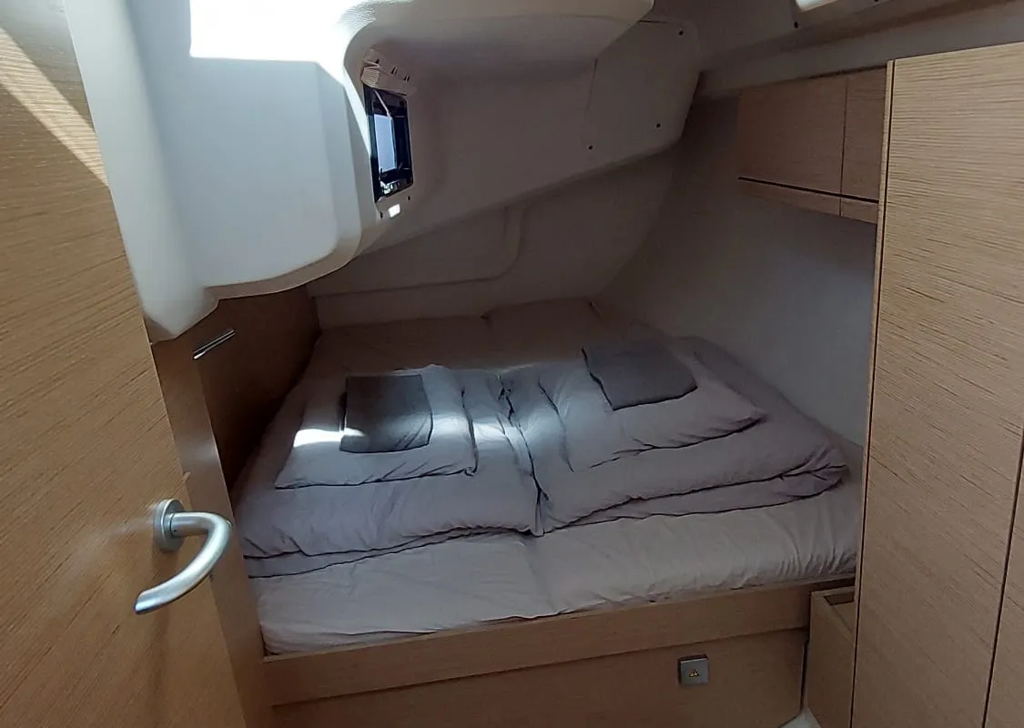 Cabin on Seatherapy, a Hanse Yachts Hanse 418 sailboat at Rosignano Solvay, Italy