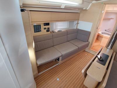 Salon of Seatherapy, a Hanse Yachts Hanse 418 sailboat at Rosignano Solvay, Italy