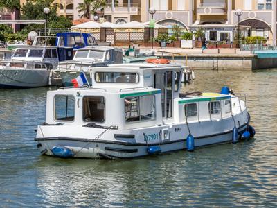 Exterior view of 935-118, a Pénichette 935 motorboat at Saint-Léger-sur-Dheune, France