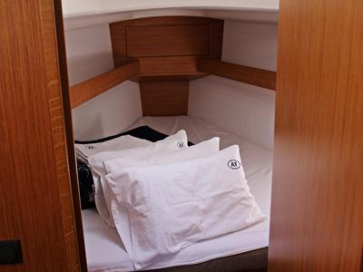 Cabin on Mirella, a Bavaria Cruiser 33 sailboat at Općina Sukošan, Croatia
