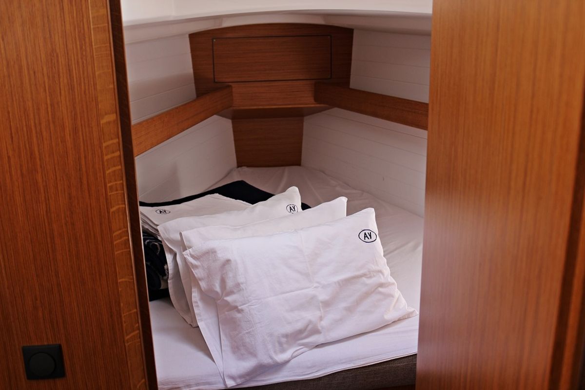 Cabin on Mirella, a Bavaria Cruiser 33 sailboat at Općina Sukošan, Croatia