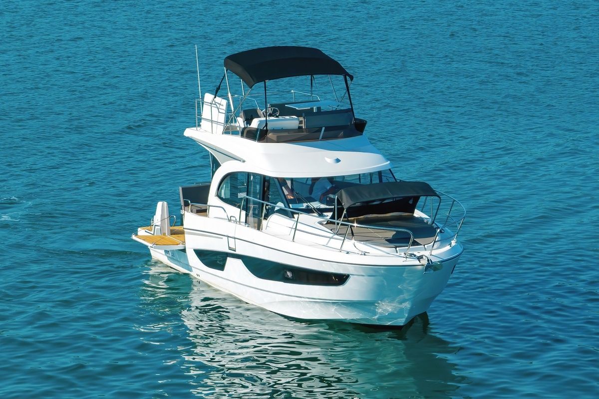 Tango, a Beneteau Antares 11 Fly OB motorboat at Pirovac, Croatia