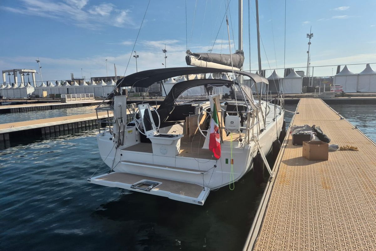 Cockpit of no_name, a Hanse Yachts Hanse 360 sailboat at Rosignano Solvay, Italy