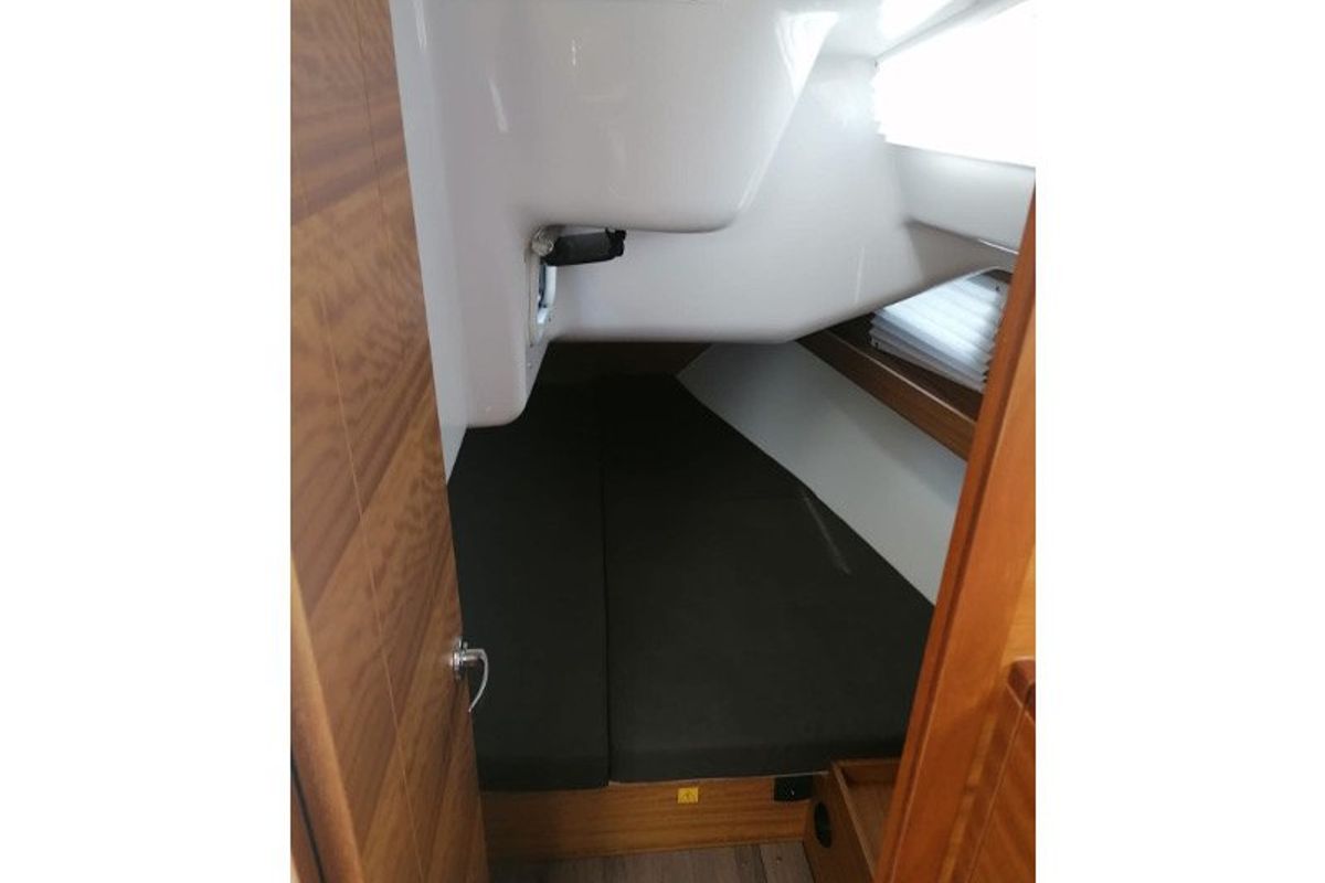 Cabin on Top Secret, a Elan Impression 40.1 sailboat at Primošten, Croatia
