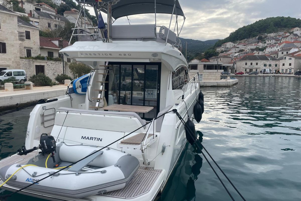 Cabin on Martin, a Jeanneau Prestige 420 Fly yacht at Split, Croatia
