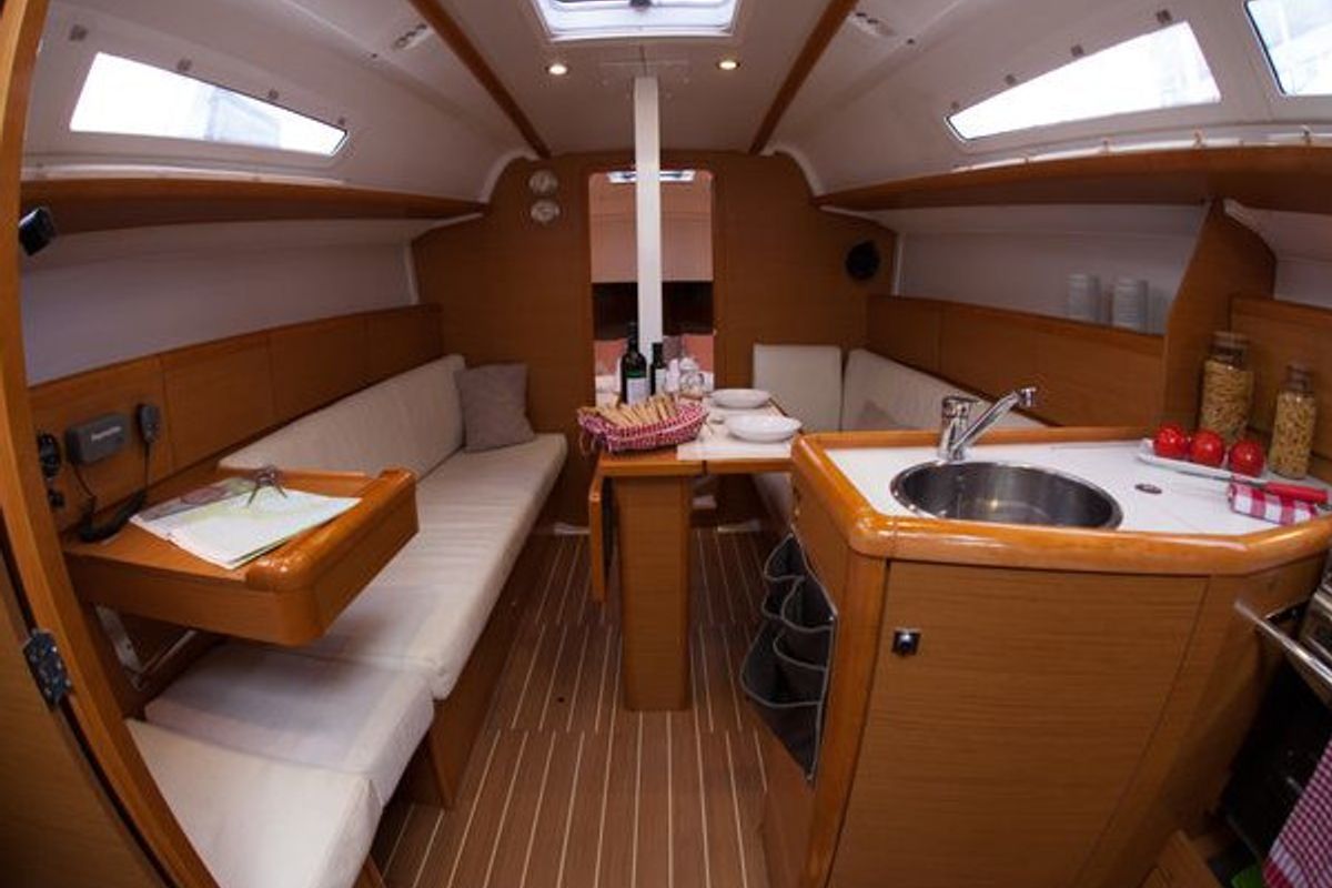 Salon of Mare Doro, a Jeanneau Sun Odyssey 33i sailboat at Marina Delta Kallithea, Greece
