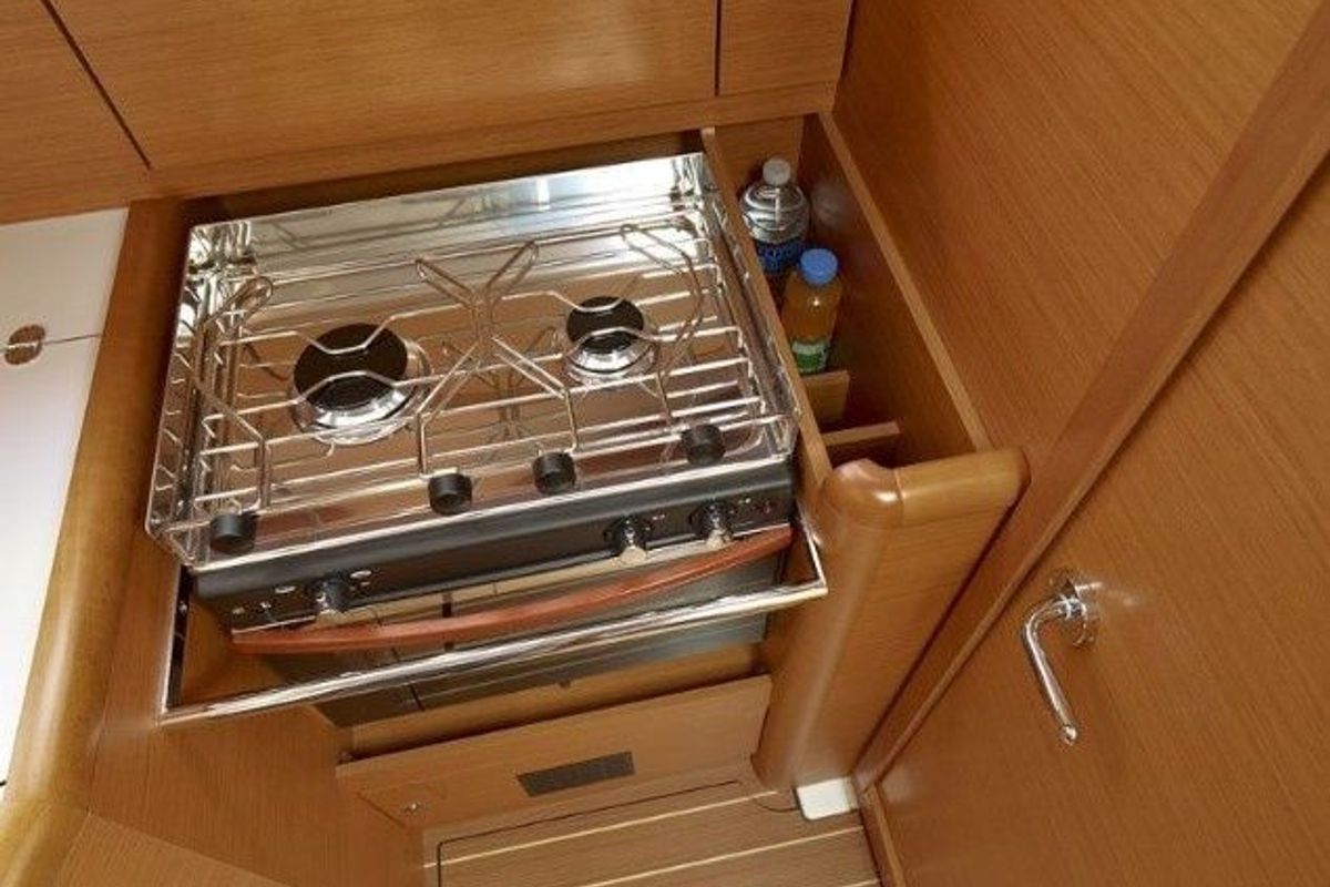 Galley of Mare Doro, a Jeanneau Sun Odyssey 33i sailboat at Marina Delta Kallithea, Greece