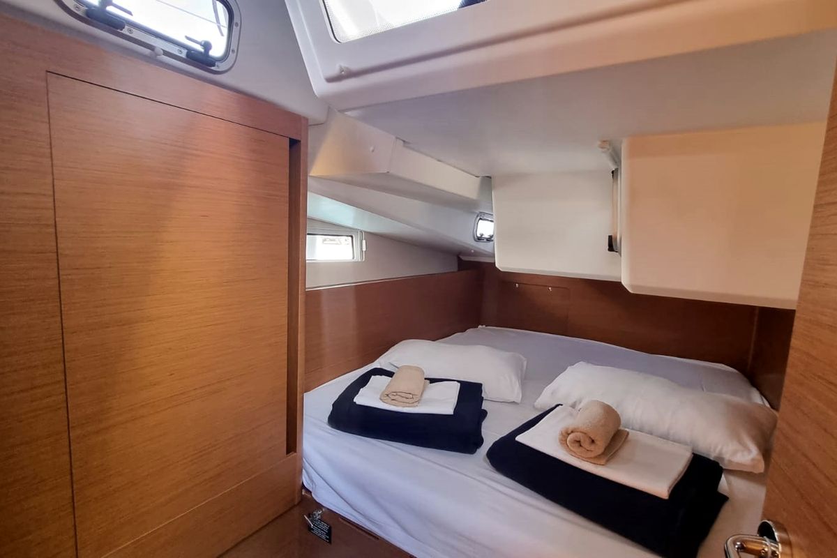 Cabin on Izzy, a Jeanneau Sun Odyssey 490 sailboat at Rogač, Croatia