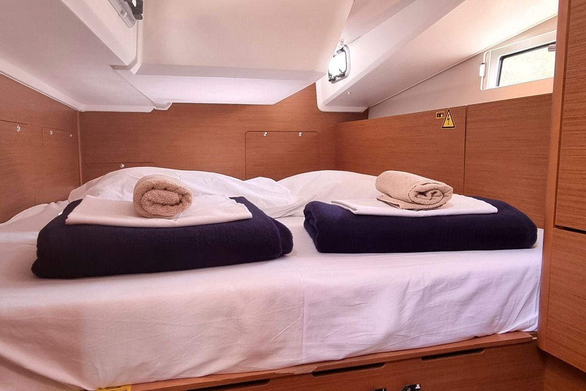 Cabin on Izzy, a Jeanneau Sun Odyssey 490 sailboat at Rogač, Croatia