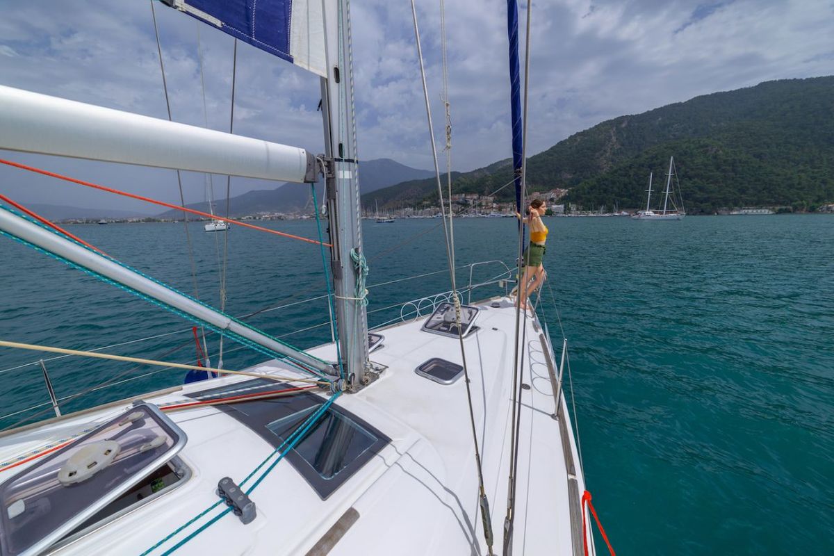 Deck of Classic, a Beneteau Oceanis 40 sailboat at Fethiye, Turkey
