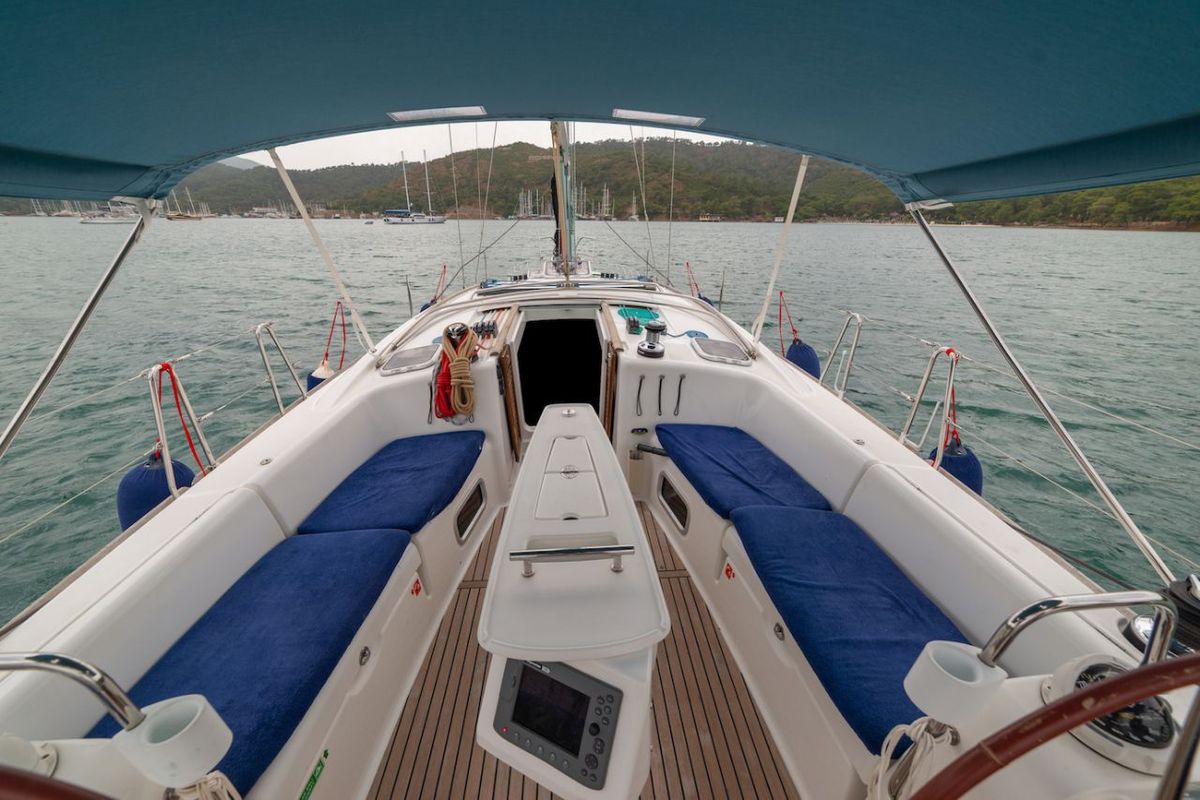 Deck of Classic, a Beneteau Oceanis 40 sailboat at Fethiye, Turkey