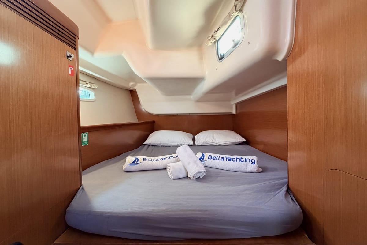 Classic, a Beneteau Oceanis 40 sailboat at Fethiye, Turkey