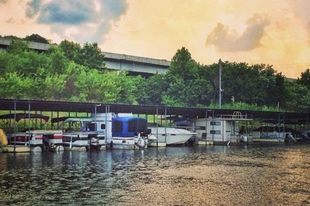Benson Marina/ Bar and Grill - Photo 2