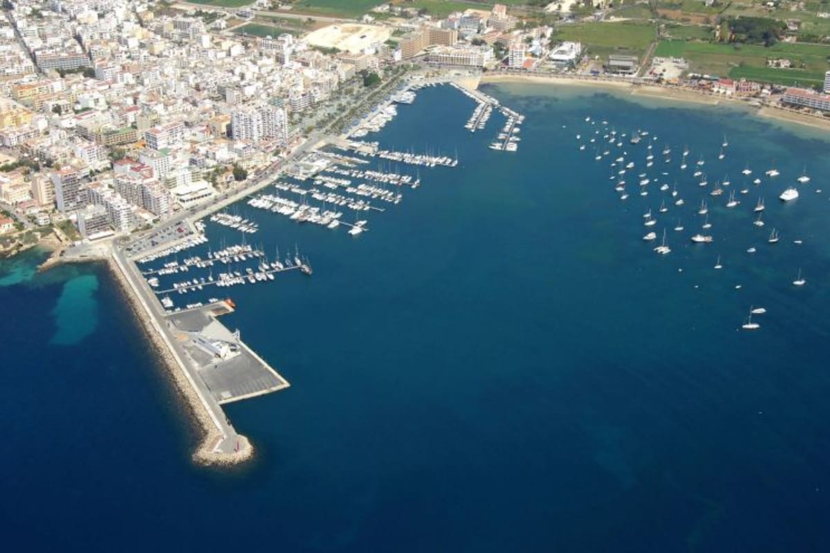 Club Nàutic Sant Antoni de la Platja - Photo 2