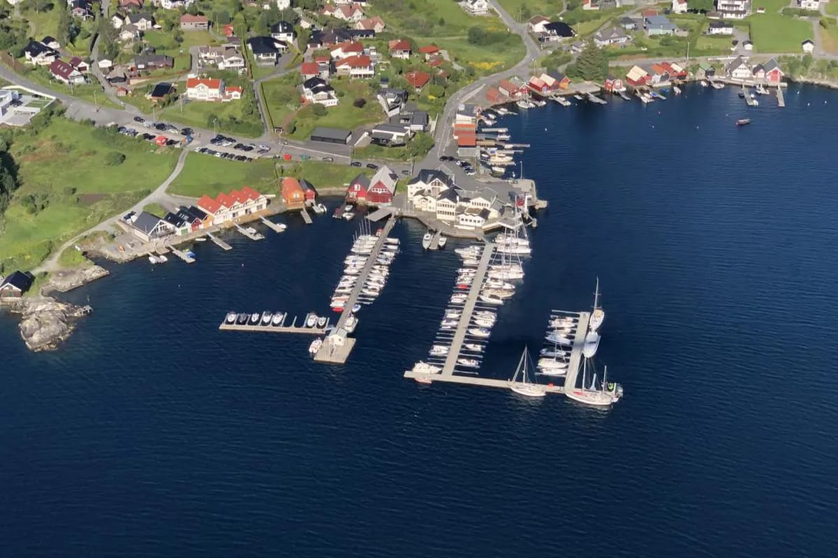 Hjellestad Marina - Photo 1
