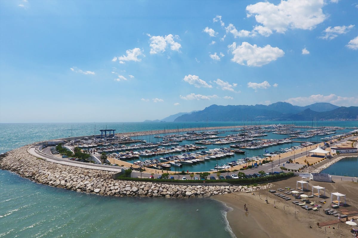 Salerno, Marina d'Arechi - Photo 1