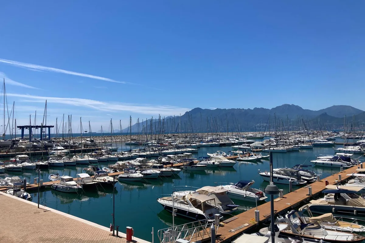 Salerno, Marina d'Arechi - Photo 2