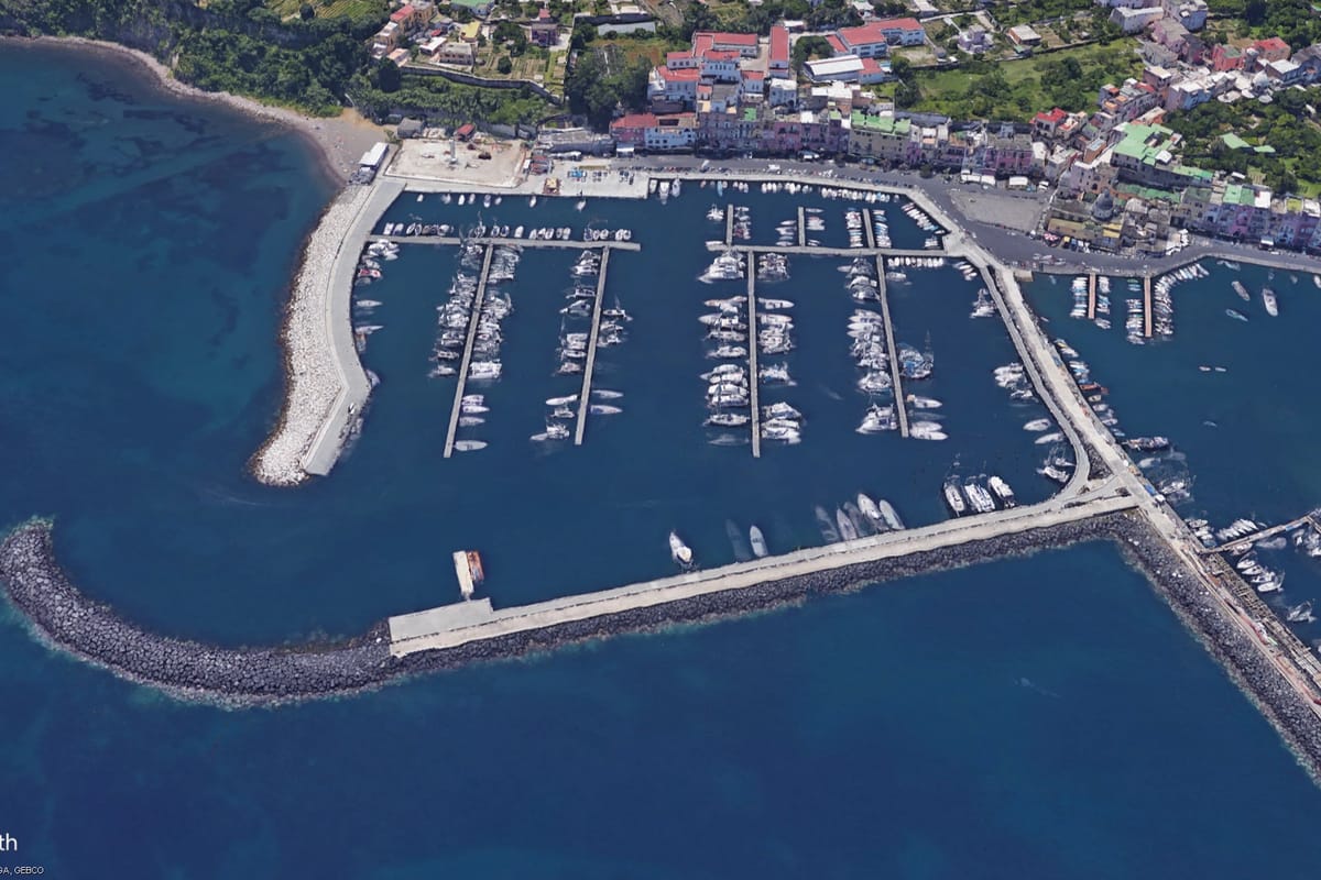 Marina di Procida - Photo 1