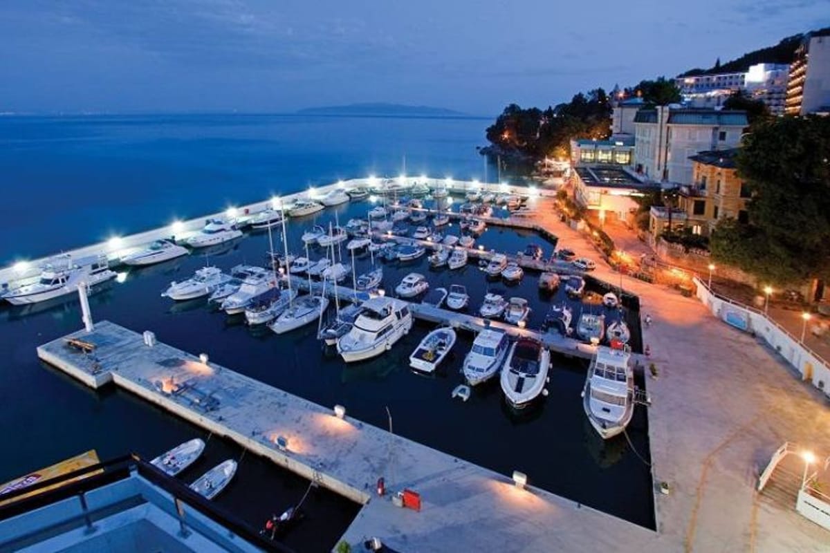 Marina Admiral - Photo 1