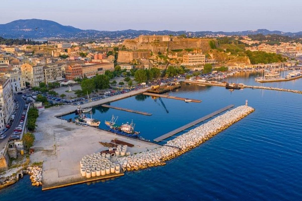 Corfu harbor - Photo 3
