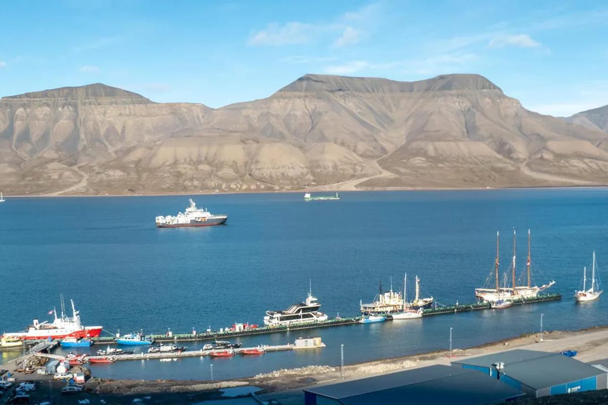 Longyearbyen - Photo 1