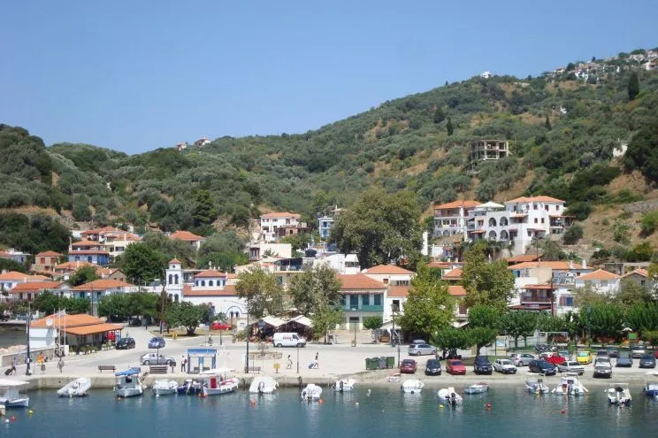 Loutraki Harbour - Photo 2