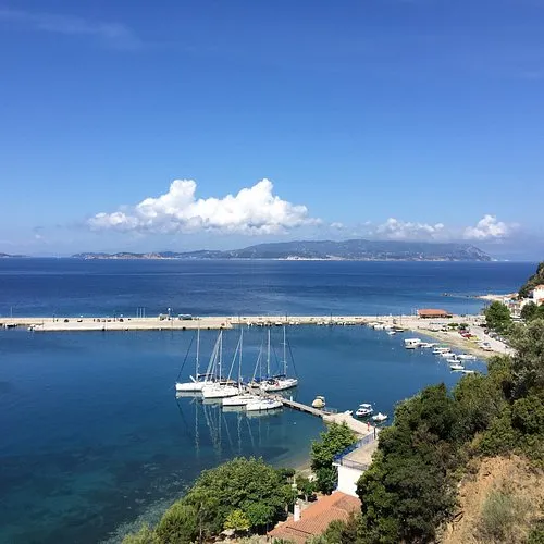 Loutraki Harbour - Photo 3