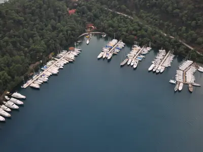 Club Marina - Photo 4