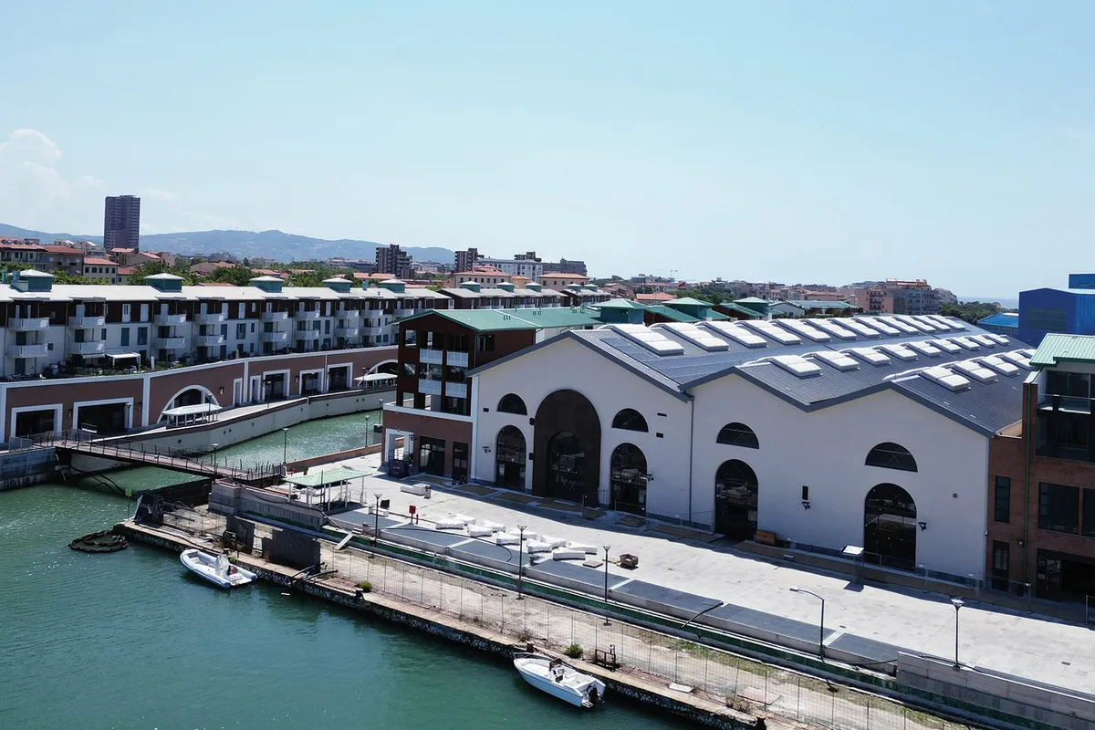 Centro Commerciale Porta a Mare - Photo 1