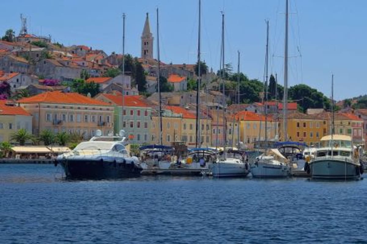 Marina Yachting Club - Photo 2