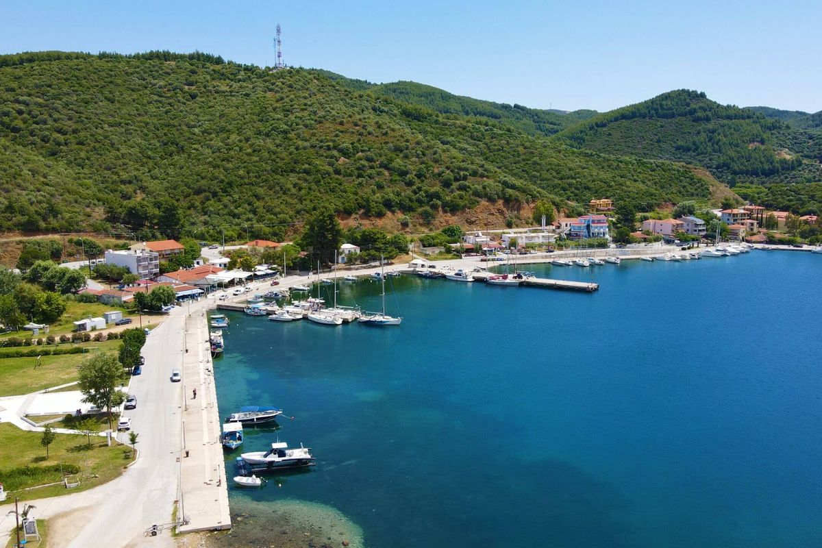 Small Port - Photo 2