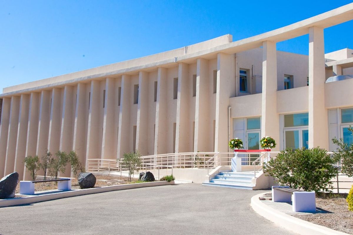 Gea Care Parapharmacy of Santorini - Photo 4