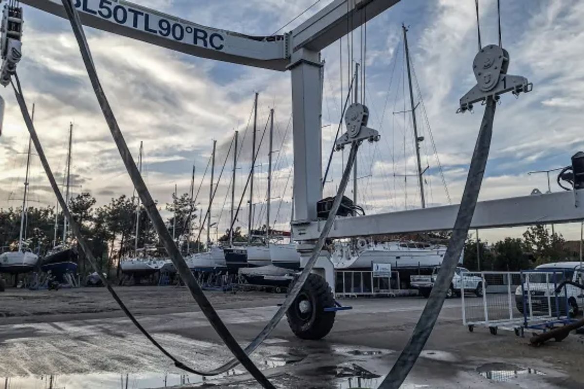 Tsoukasmarine boat equipment - Photo 1