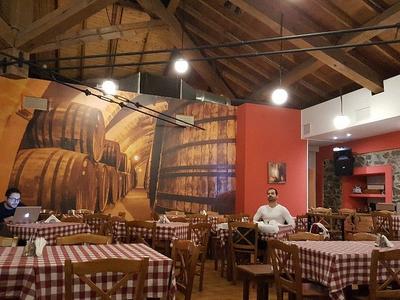 The Little Tavern - Photo 1