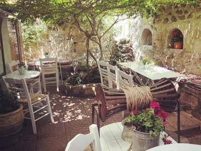 The Courtyard - Photo 2