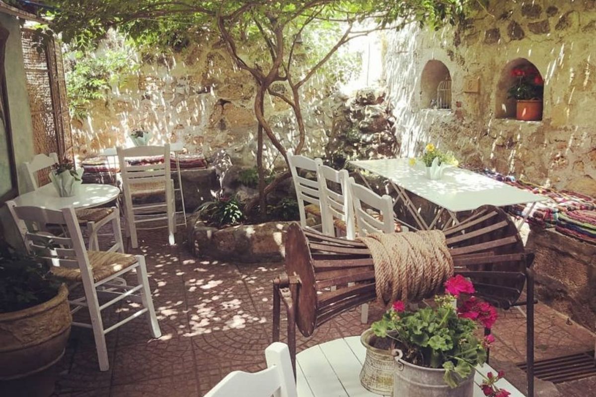 The Courtyard - Photo 2