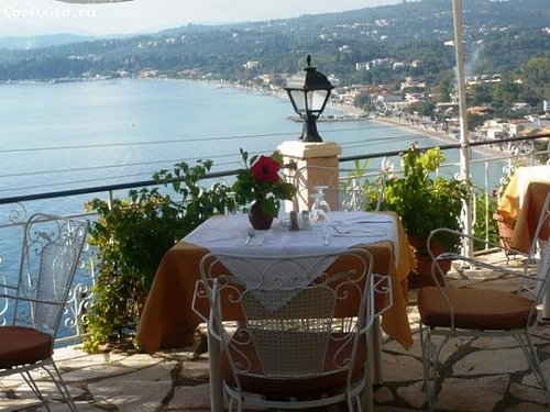 Le Grand Balkon Taverna
