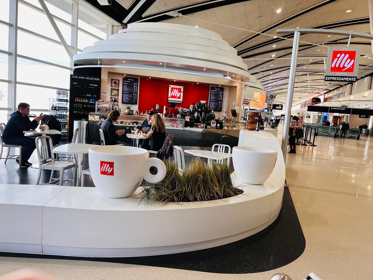 illy - Photo 1