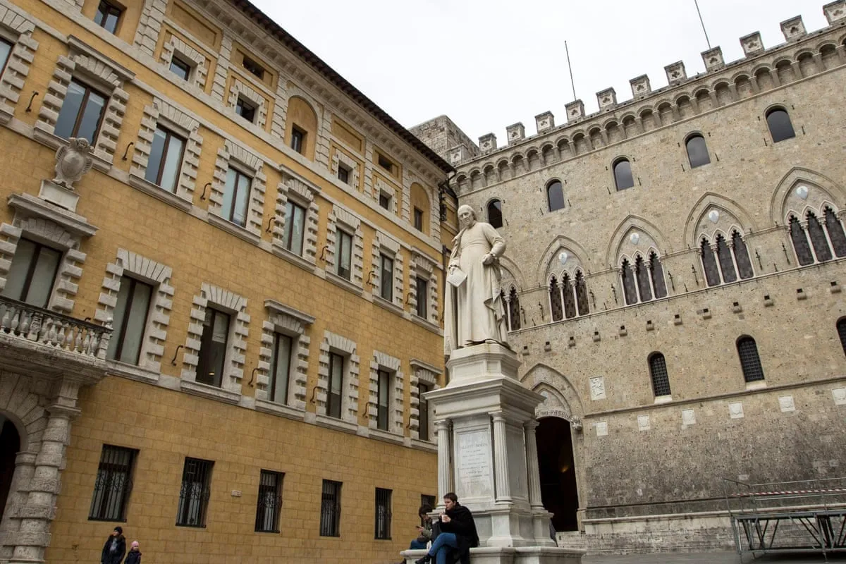 Monte dei Paschi di Siena Bank - Photo 3