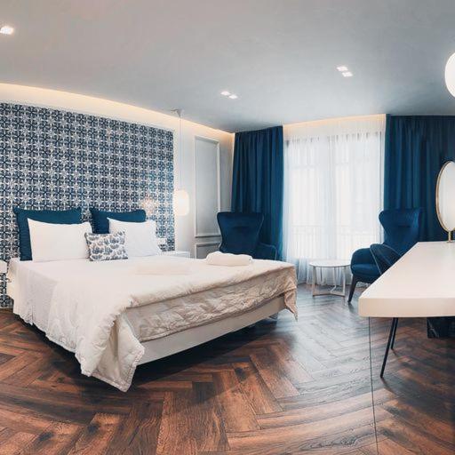 Blue Luxury Suites - Photo 5