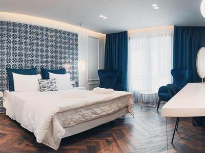 Blue Luxury Suites - Photo 5