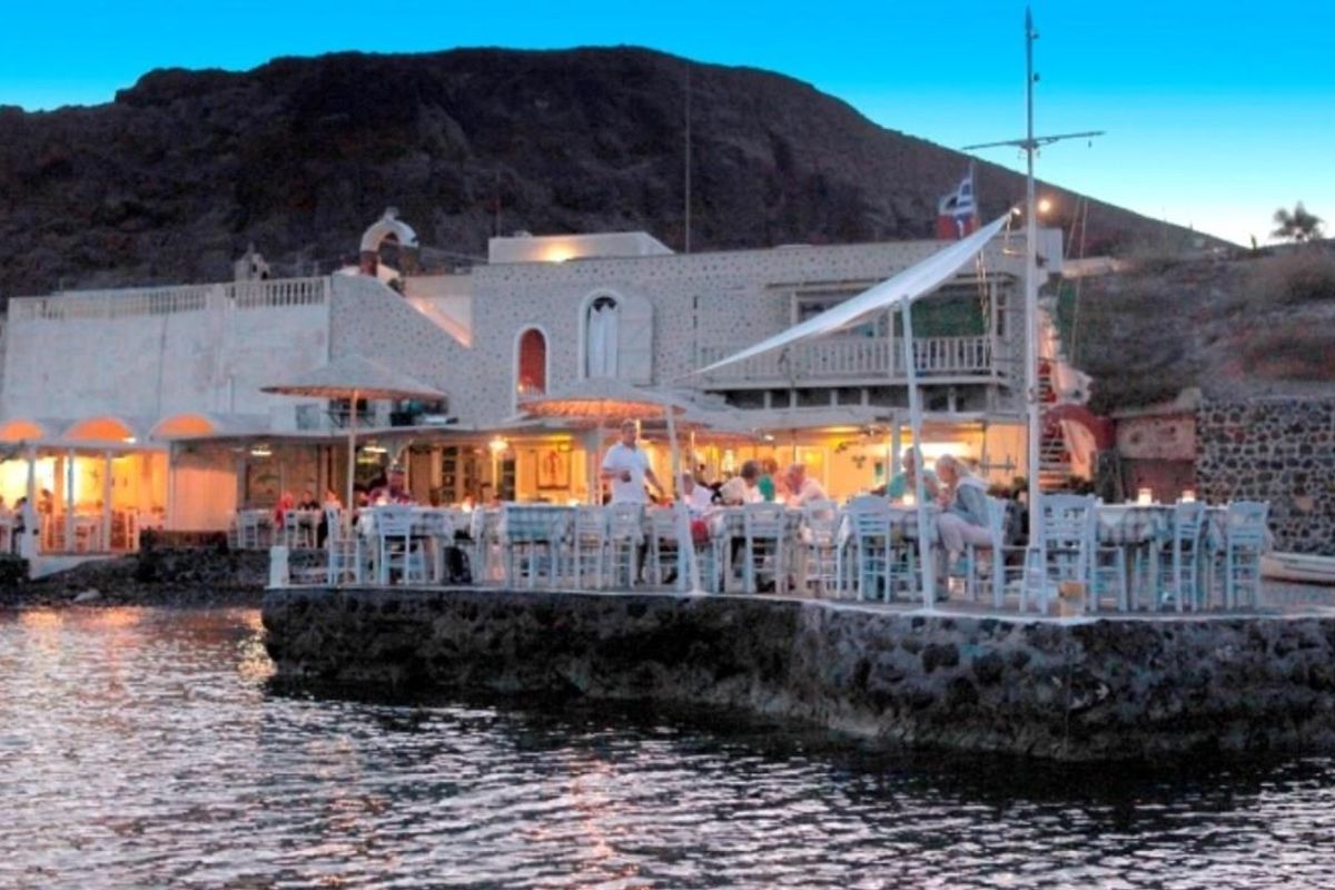 Dolphin Tavern - Photo 2