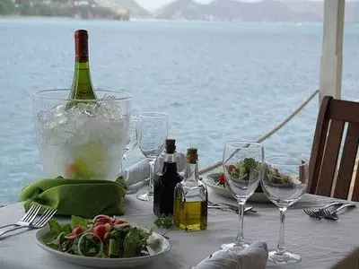 Sails Restaurant and Bar - Photo 2