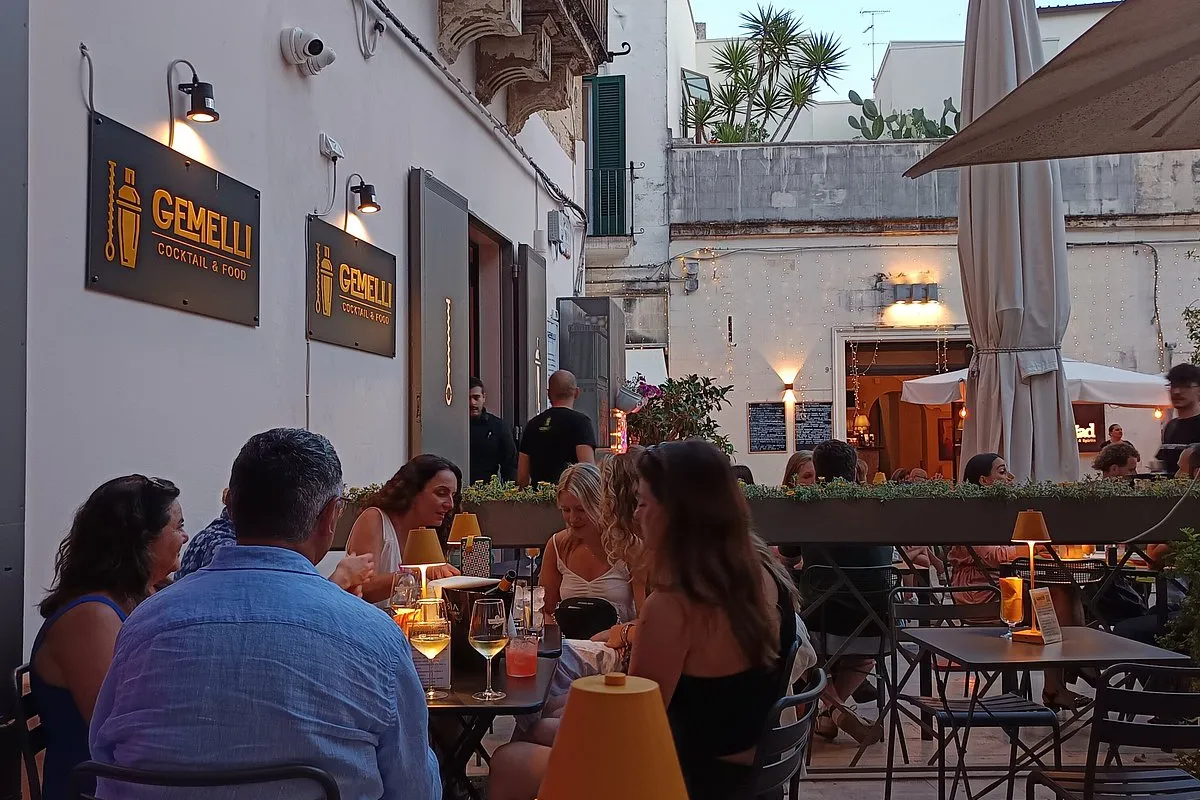 Santa Chiara Enoteca Wine Bar - Photo 2