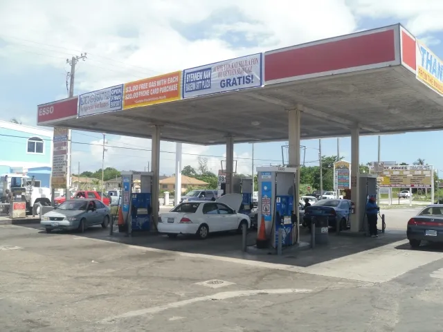 Esso Palmdale Service Station - Photo 3