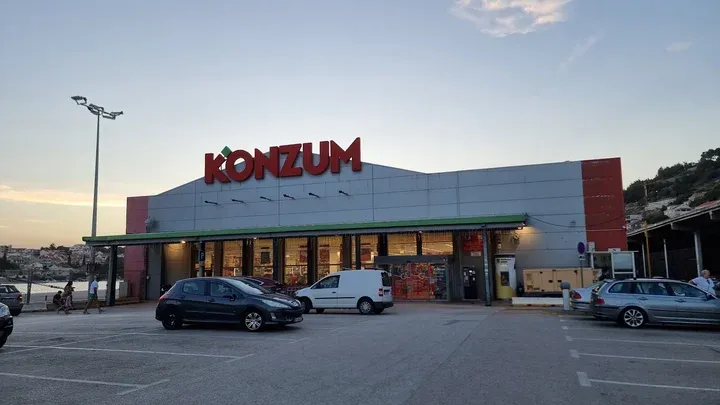 Konzum Supermarket - Photo 1